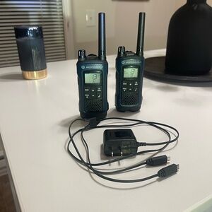 Motorola T460 Rechargeable Two-Way Radio Pair (Dark Blue) - Used